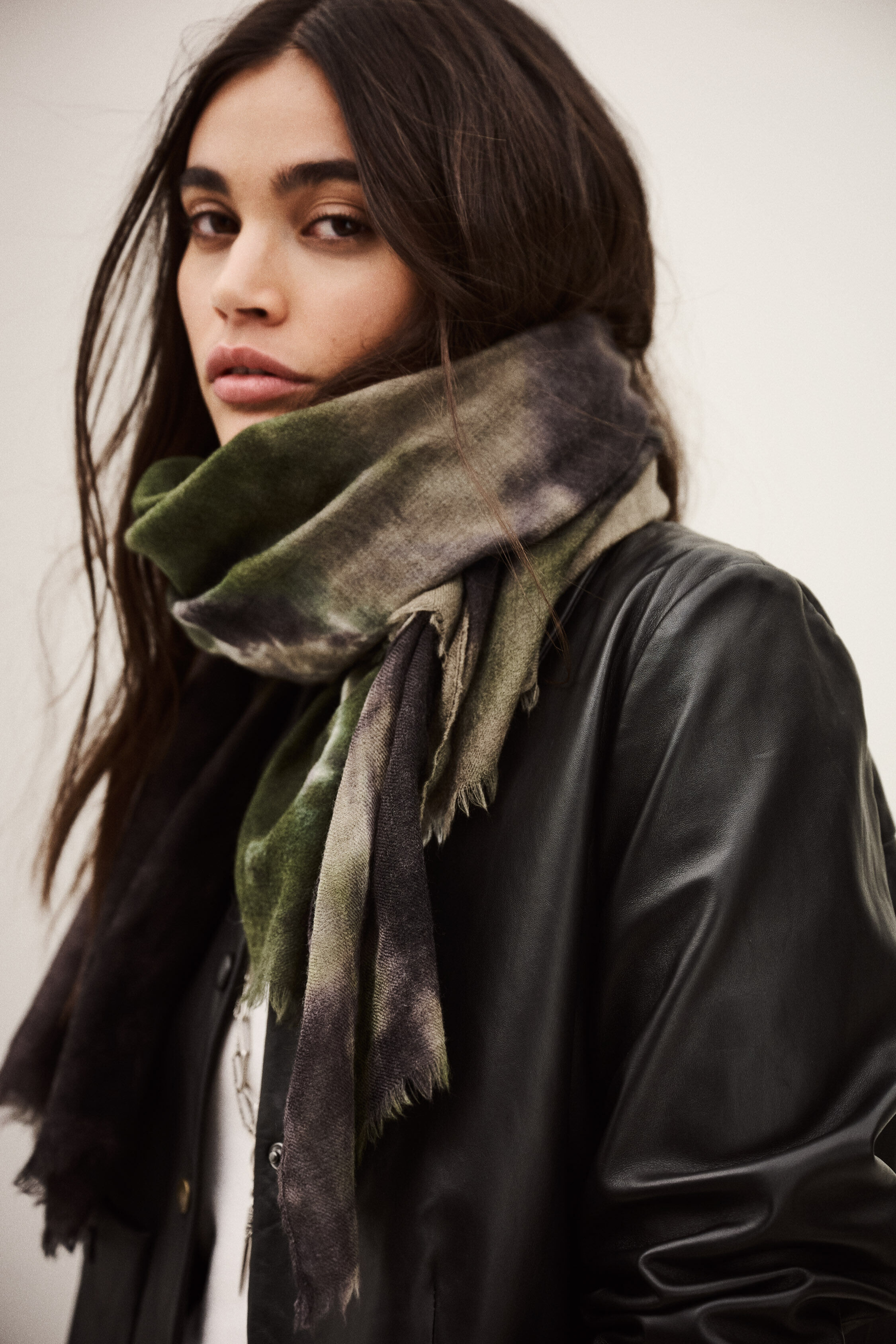 scarf SOFIA