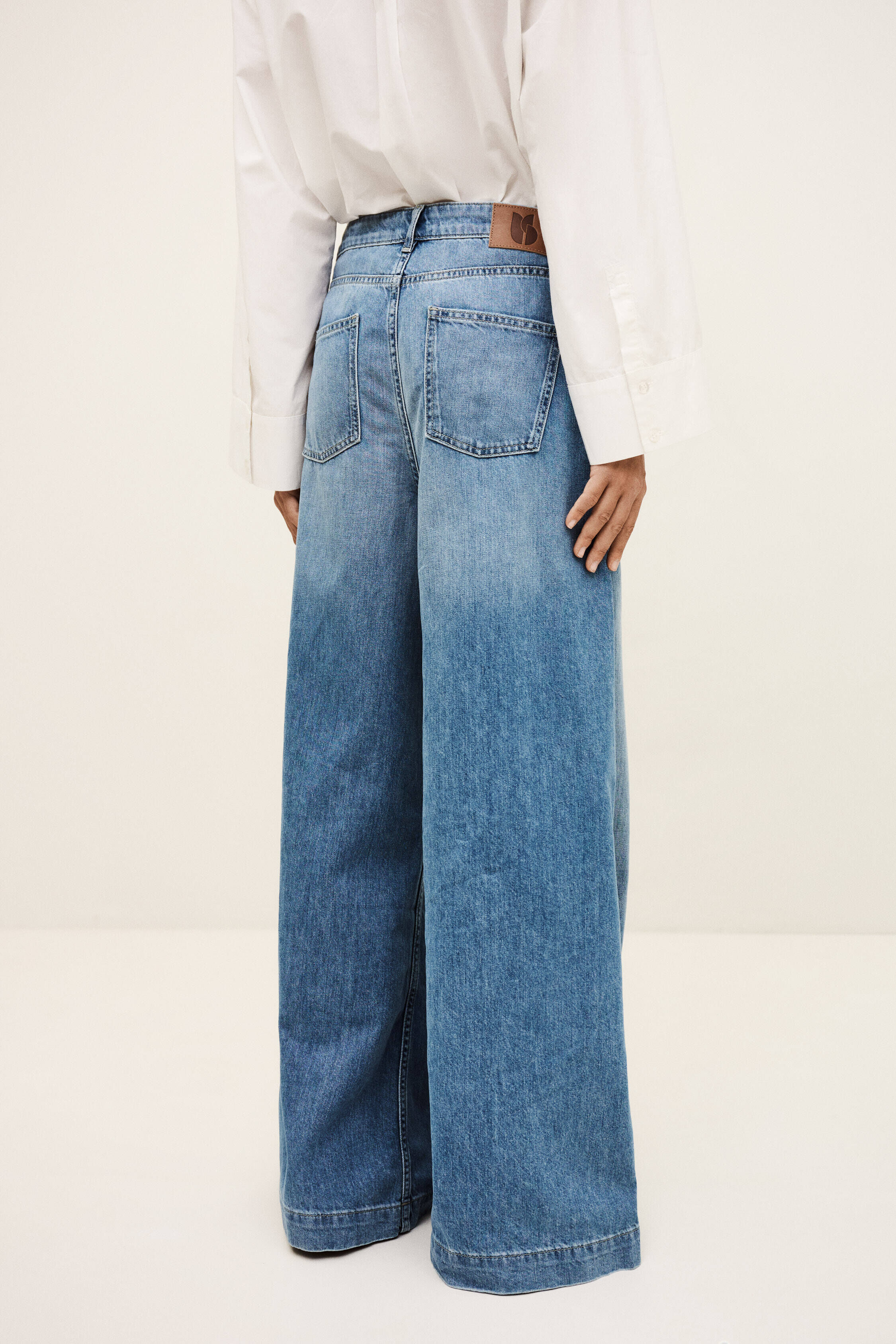 JEANS MUST